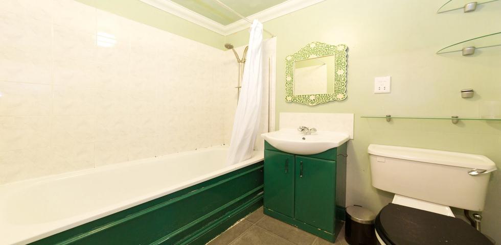 			Private Roof Terrace, 1 Bedroom, 1 bath, 1 reception Flat			 Canterbury Road, QUEENS PARK